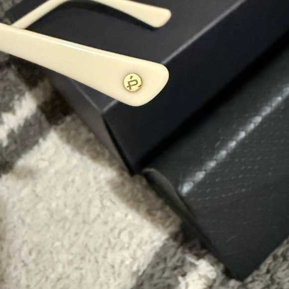 NEW IN BOX BLACK BY PRIVE REVAUX POLARIZED 
“THE HEADLINER” 
51-20-145 - Picture 10 of 10